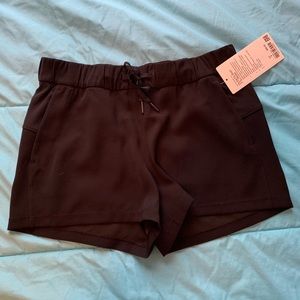 NWT Lululemon On The Fly 2.5 short